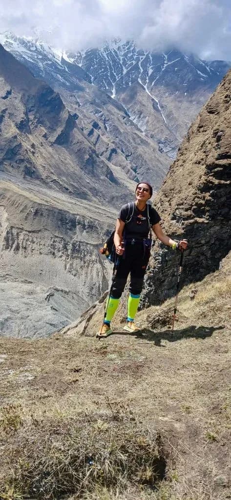 guest enjoing view during the dhaulagiri circuit trek