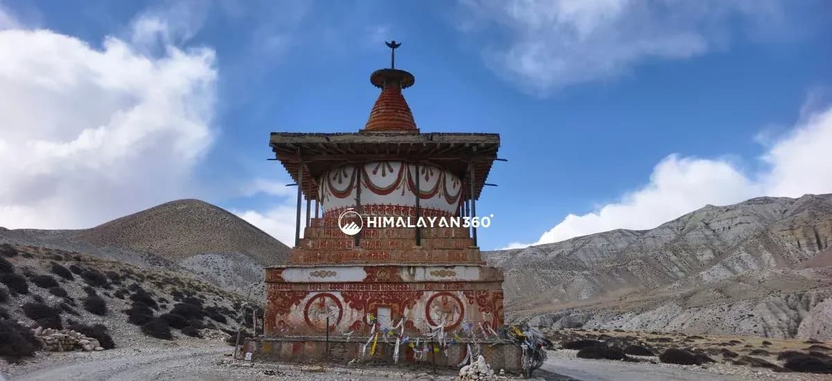 mustang jeep tour vs trekking
