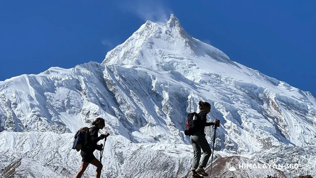 manaslu circuit trek solo